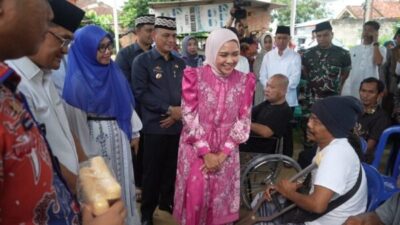Safari Ramadhan di Kota Metro, Ketua TP PKK Provinsi Lampung Serahkan Bantuan Sembako, Mesin Jahit, dan Alat Bantu Disabilitas
