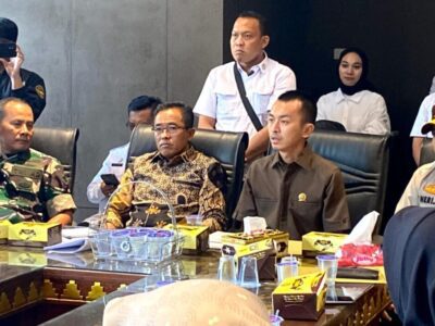 Ratusan Masyarakat Adat Dan Paguyuban Tanjung Kemala Geruduk Gedung DPRD Pesawaran