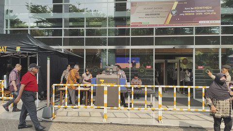 Penjagaan ketat polisi di Pengadilan Negeri Jakarta Pusat, Jumat (18/7/2025). Foto: Istimewa