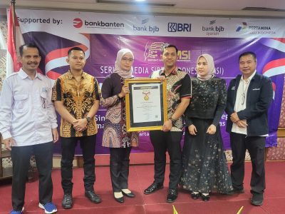 Kajari Lampung Selatan Terima Anugerah “Sahabat Media” dari SMSI Pusat