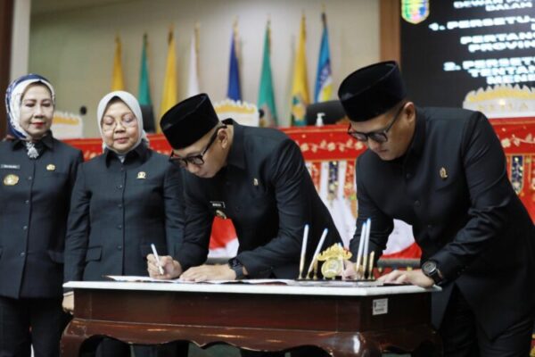 Penandatanganan Raperda APBD 2024 dan Persetujuan RPJMD 2025-2029, Lampung Mantapkan Arah Pembangunan