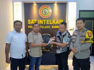 Satuan Intelkam Polres Tulang Bawang Menerima Penyerahan Senpi Ilegal dan Amunisi Aktif, AKP Dartiyo: Kami Berikan Apresiasi