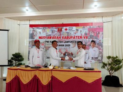 Kembali Terpilih Jadi Ketua PMI Lambar, Parosil Mabsus Sampaikan Selamat Kepada Edi Novial.