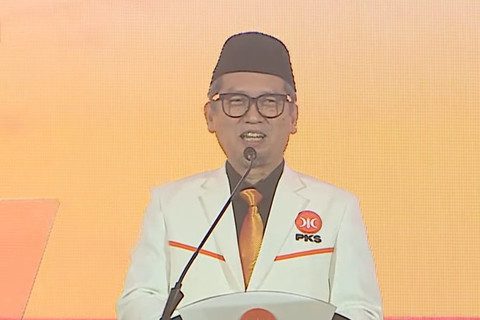 Presiden PKS Almuzzammil Yusuf saat berpidato dalam agenda Munas VI PKS di Hotel Sultan, Jakarta, Minggu (28/9/2025). Foto: Youtube/PKSTV