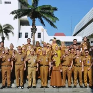 Gubernur Tekankan Disiplin dan Penerapan SPM dalam Apel Mingguan Pemprov Lampung