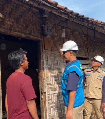 Rayakan Hari Listrik Nasional ke-80, PLN UP3 Kotabumi Terangi Harapan Warga Lewat Program “Light Up the Dream”