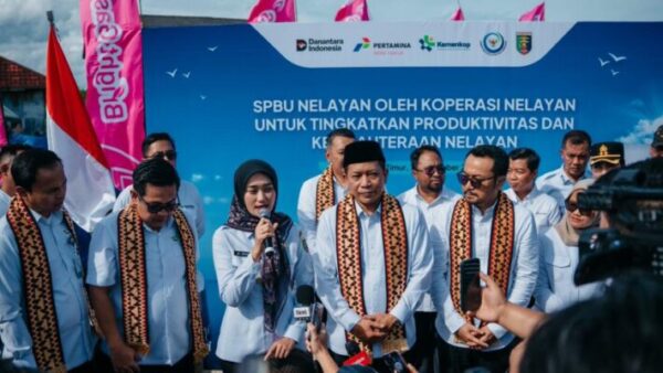 Wagub Lampung Dampingi Menkop Letakkan Batu Pertama SPBUN di Labuhan Maringgai