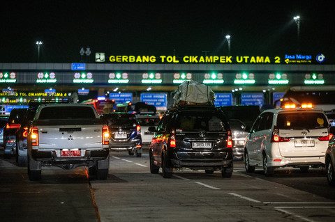Arus Kendaraan di Tol Cikampek Tembus 2,1 Juta Unit, Korlantas Prediksi Pergerakan Berimbang hingga Awal 2026