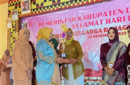 Paduan Suara Tim Penggerak PKK Kecamatan Metro Kibang Juara 1 Lomba Sambung Lagu Dan Gerak