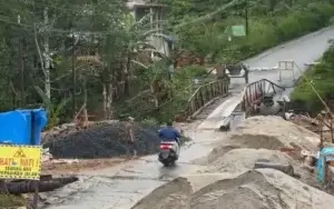 Bupati Lampung Barat Tinjau Progres Pembangun Pembukaan Badan Jalan Menuju Lokasi Geothermal