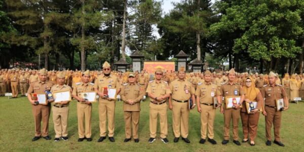 6 OPD & 3 Kecamatan Berkinerja Terbaik Terima Penghargaan dari Wakil Bupati Lampung Barat