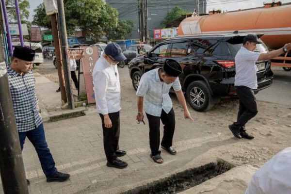 Tinjau Jalan Pangeran Senopati Jatimulyo, Rahmat Mirzani Djausal Tegaskan Komitmen Tingkatkan Kemantapan Jalan Provinsi