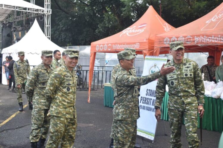Danrem 043/Gatam Hadiri Pembukaan Bazar Ramadhan Kodam XXI/Radin Inten di Lapangan Saburai