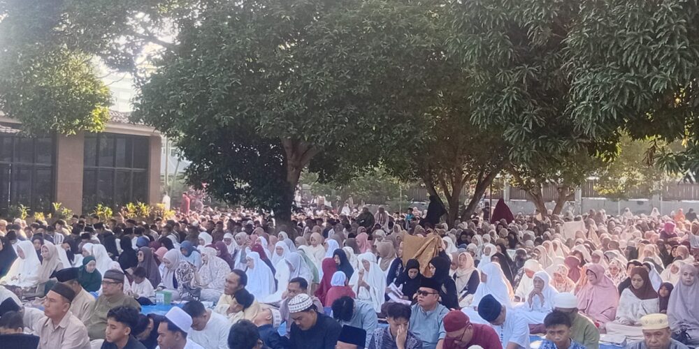 Babinsa Kodim 0410/KBL Amankan Salat Idul Fitri 2026 di Bandar Lampung, Ribuan Jemaah Khusyuk Beribadah