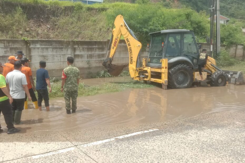 Wali Kota Eva Dwiana Gerak Cepat Tangani Genangan di Jalan Soekarno-Hatta