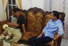 Bupati Kaur Gusril Pausi Kunjungi Guru SD, Wujud Nyata Penghormatan dan Rasa Terima Kasih