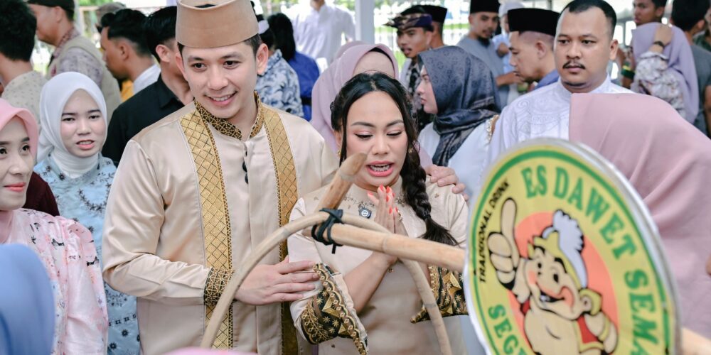 Halalbihalal Lamban Rakyat Jadi Berkah UMKM, Dagangan Ludes Diborong Bupati Egi