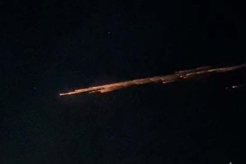 Benda misterius di Lampung,Meteor Lampung Timur,Langit Lampung malam hari,Fenomena langit Indonesia,Jabung Lampung Timur,Viral Lampung hari ini,Benda bercahaya misterius,Meteor jatuh Indonesia,Video viral Lampung
