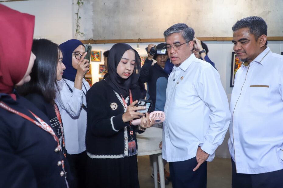 Menaker: Industri Kreatif Bisa Jadi Laboratorium Magang Nasional, Serap Tenaga Kerja Baru