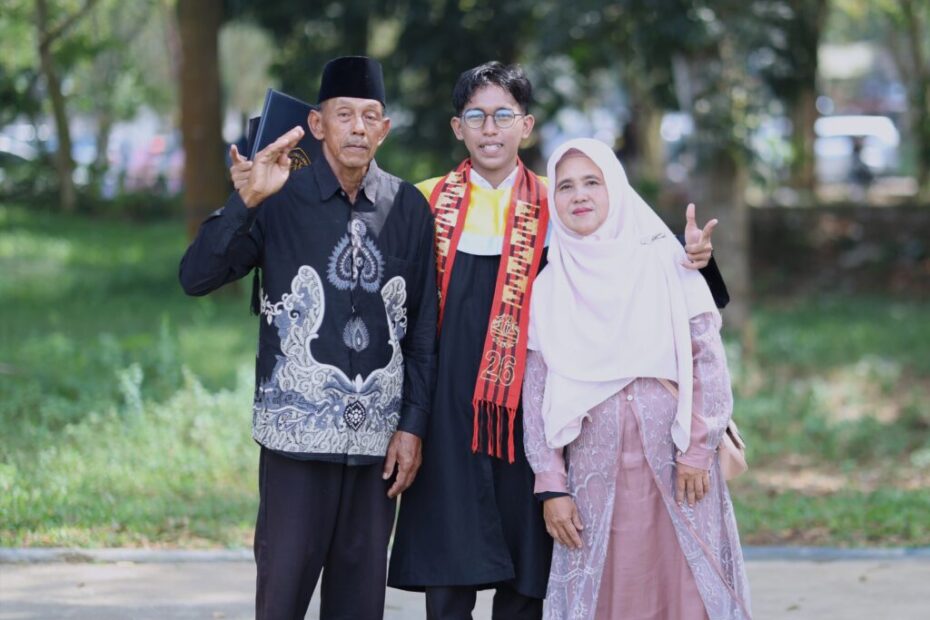 Anak Petani di Lampung Lulus Sarjana Hanya 3 Tahun 4 Bulan, Kisah Yusuf Jadi Inspirasi Generasi Muda