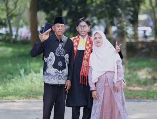 Anak Petani di Lampung Lulus Sarjana Hanya 3 Tahun 4 Bulan, Kisah Yusuf Jadi Inspirasi Generasi Muda