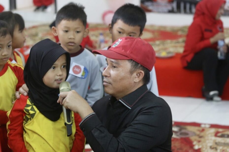 Peringati Bulan Bung Karno, Bupati Parosil Gelar Lomba Mewarnai dan Tebar 10.000 Benih Ikan untuk Ketahanan Pangan